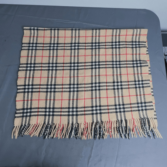 Burberry 100% Wool Scarf - Picture 5 of 10